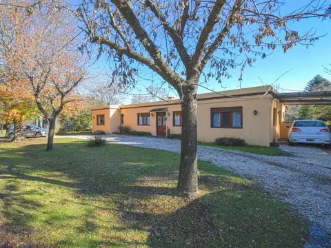 Casa 5 ambientes con 2 baños