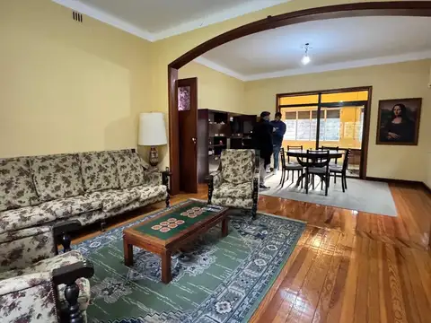 Casa en Venta con 3 cocheras