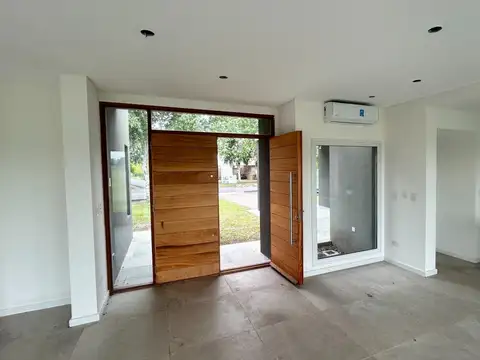 Casa 4 ambientes con 3 baños