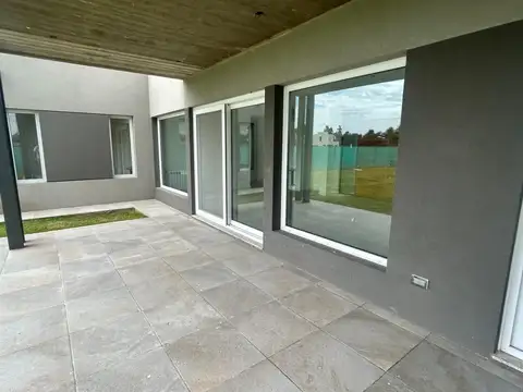 Casa en Venta en Haras Del Sur 3, USD 245.000