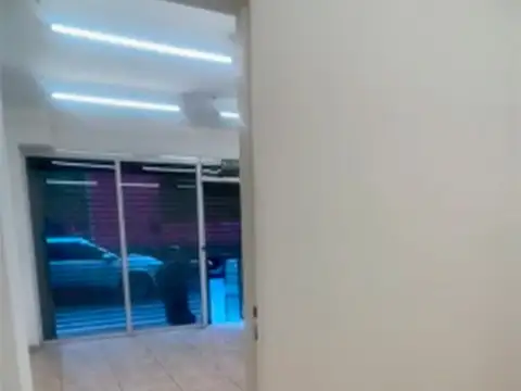 local al frente ubicado sobre importante avenida