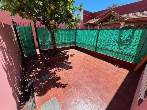 PEQUEÑO PH TIPO DEPARTAMENTO 2 AMBS C/PATIO Y LAVADERO 