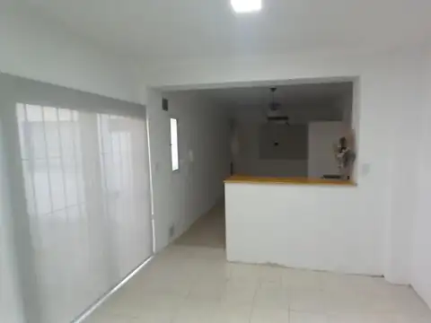Casa con ingreso por pasillo exclusivo