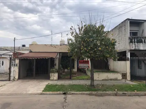 ÇASA 4 AMBIENTES CON GARAGE Y PARQUE