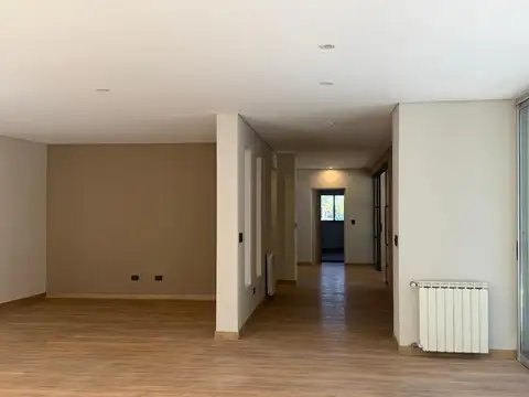 Casa 6 ambientes con 4 baños