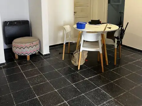 Casa 7 ambientes con 2 baños