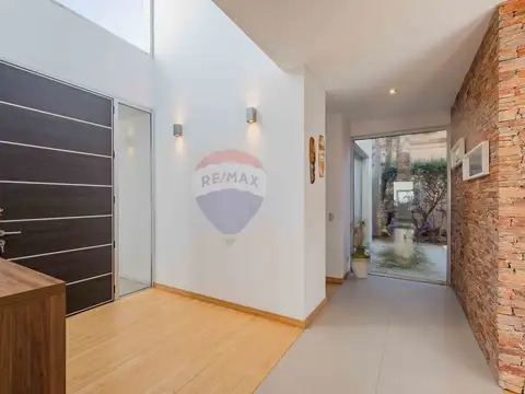 Casa en Venta con 4 cocheras