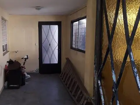 Casa 6 ambientes con 2 baños