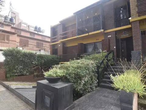 TRIPLEX CUATRO AMBIENTES CON GARAJE - IDEAL VIVIENDA PERMANENTE