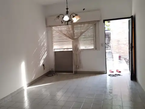 CASA DE 3 AMBIENTES MAS DEPARTAMENTO EN JOSE C PAZ