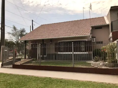 Einstein N°2301 esq. Tilcara