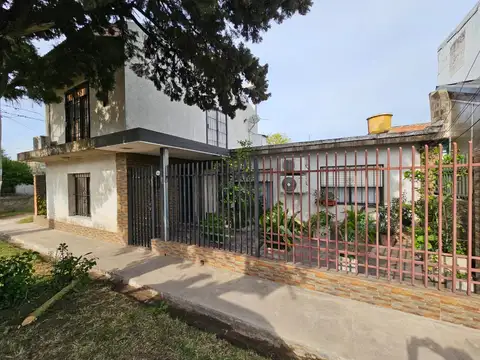 2 CASAS EN VENTA  AVELINO DIAZ 200