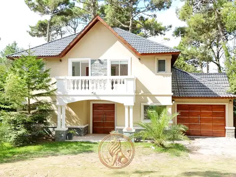 Casa 5 ambientes con 4 baños