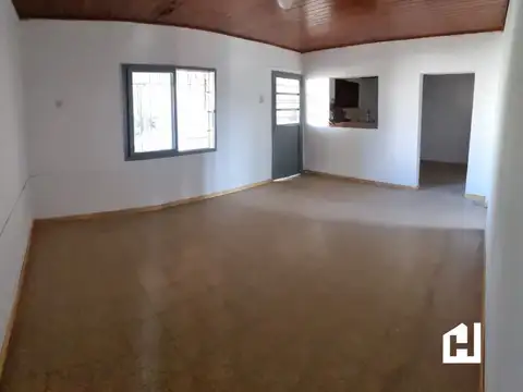 Casa 3 ambientes con 1 baño