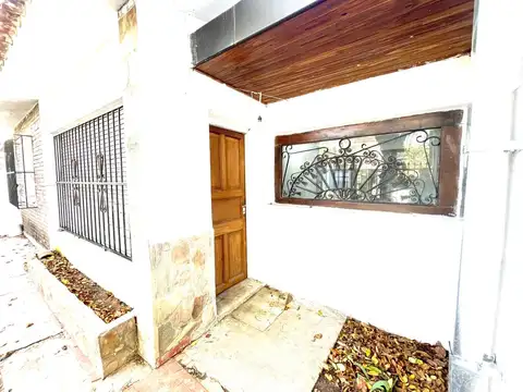 Casa 8 ambientes con 1 baño