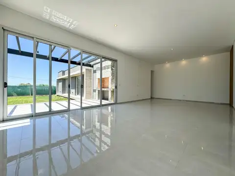 Casa 5 ambientes con 2 baños