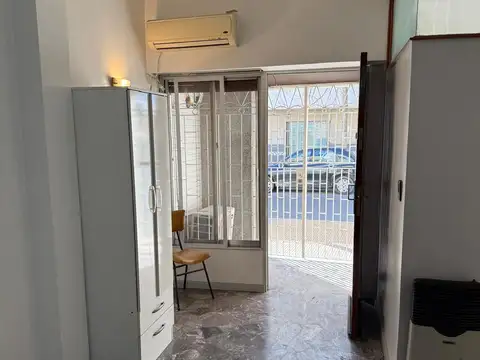 DEPARTAMENTO 2 AMB PLANTA BAJA AL FRENTE CON ENTRADA INDEPENDIENTE