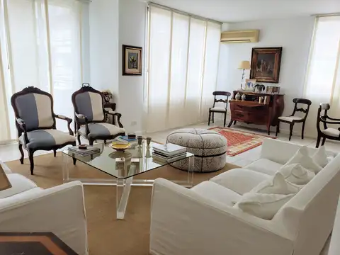 Nicolás Avellaneda 1600