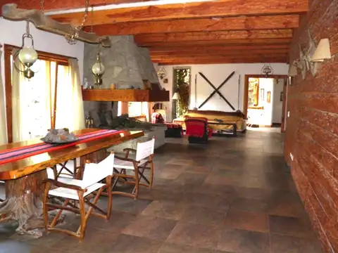 Casa 12 ambientes con 3 baños