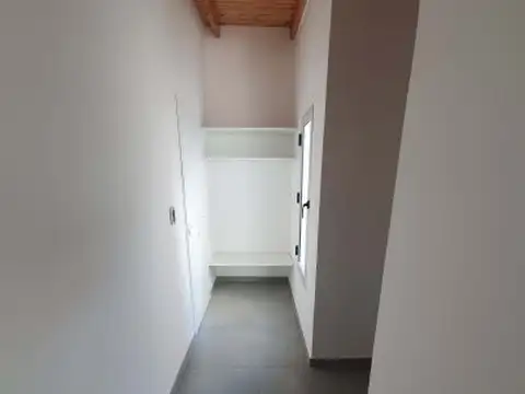 Monoambiente en alquiler - Saenz Peña - 1er piso por escalera