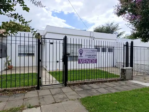 Casa con patio y parrilla