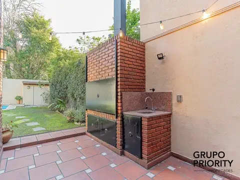 Casa 8 ambientes con 4 baños