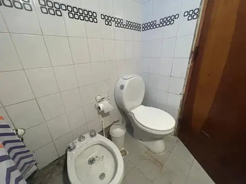 VENTA CASA 5 AMBIENTES COCHERA GRAN PATIO