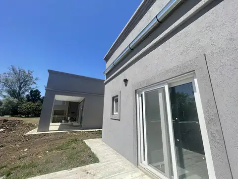 Casa 5 ambientes con 4 baños