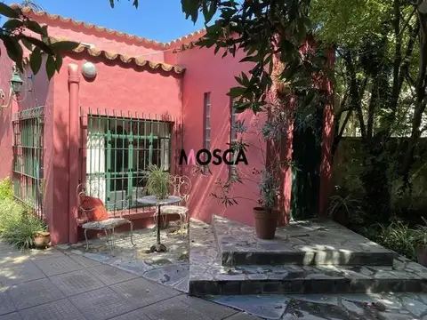 vendo casa con gran quincho y pileta Moreno centro