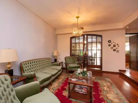 VENTA CASA 2 PLANTAS 4AMB. GARAJE EXCELENTE DEVOTO