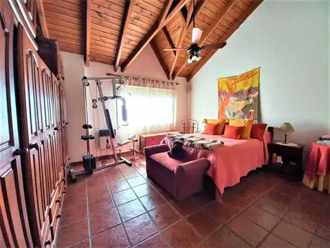 Casa en Venta con 3 cocheras