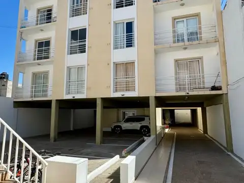 Departamento con cochera en pleno centro ? 9 de Julio 225