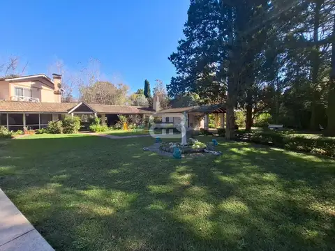 Casa 7 ambientes con 5 baños