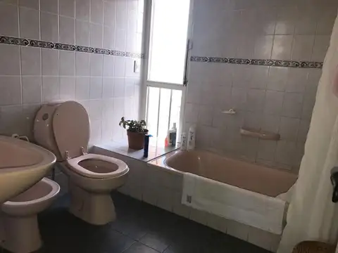 Departamento 4 ambientes con 2 baños