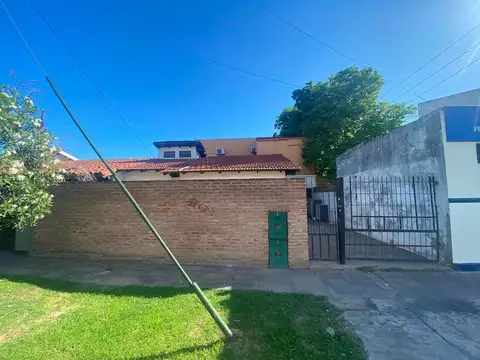 CASA EN VENTA :: 4 AMBIENTES :: ITUZAINGO :: A REFACCIONAR