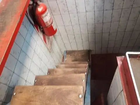 CASA DE 5 AMBIENTES + GALPON * MUY BUENA UBICACION