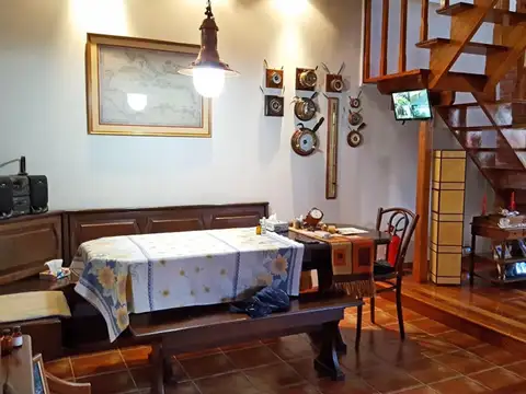 Casa 4 ambientes con 2 baños
