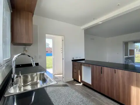 Casa en Venta en Pilar Del Este - Santa Sofia, USD 220.000