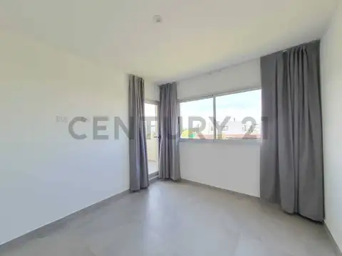 Casa en Alquiler con 4 cocheras