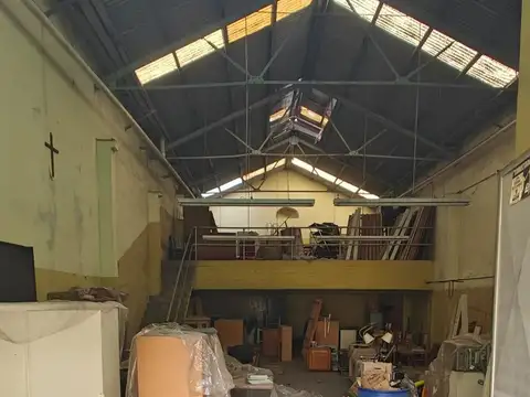 Galpon en Venta en Parque Chacabuco, USD 300.000