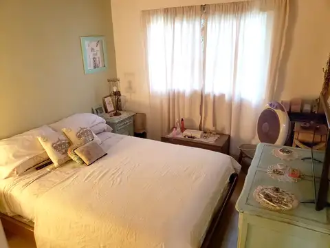 CHALET DE 3 AMBIENTES UBICACION INTERNA EN COMPLEJO RESIDENCIAL DE 5 UNIDADES  