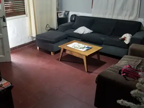 EN VENTA EN EL PALOMAR DOS CASAS EN UN MISMO TERRENO; CASA DE 3 AMBIENTES AL FRENTE - FICHA 8101