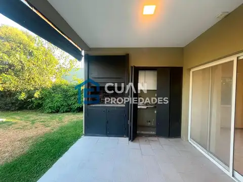 Casa 4 ambientes con 3 baños