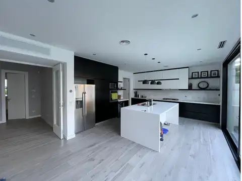 Casa en Venta en Acassuso Libertador  /  Solis, USD 1.200.000