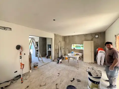 Casa en Venta con 4 cocheras