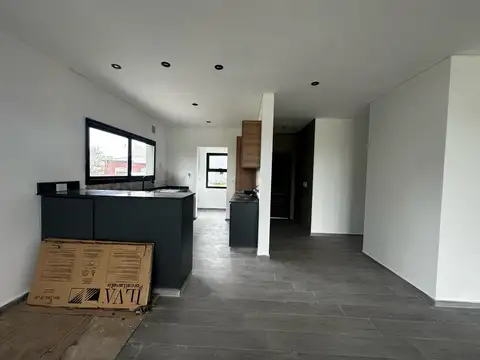 Casa 4 ambientes con 2 baños