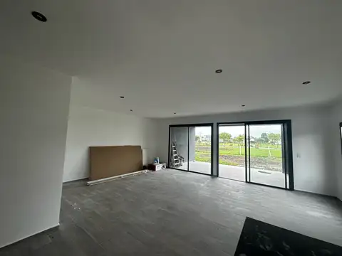 Casa en Venta en Pilar del Este - San Ramon, USD 180.000