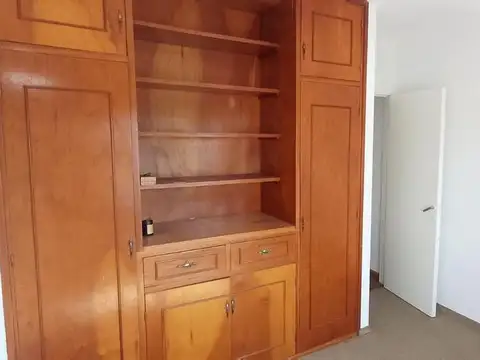 Departamento 6 ambientes con 2 baños