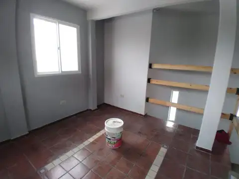 CASA EN VENTA 4 AMB CON PATIO LANUS OESTE.