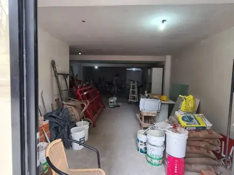 VENTA LOCAL COMERCIAL EN CABALLITO A ESTRENAR
